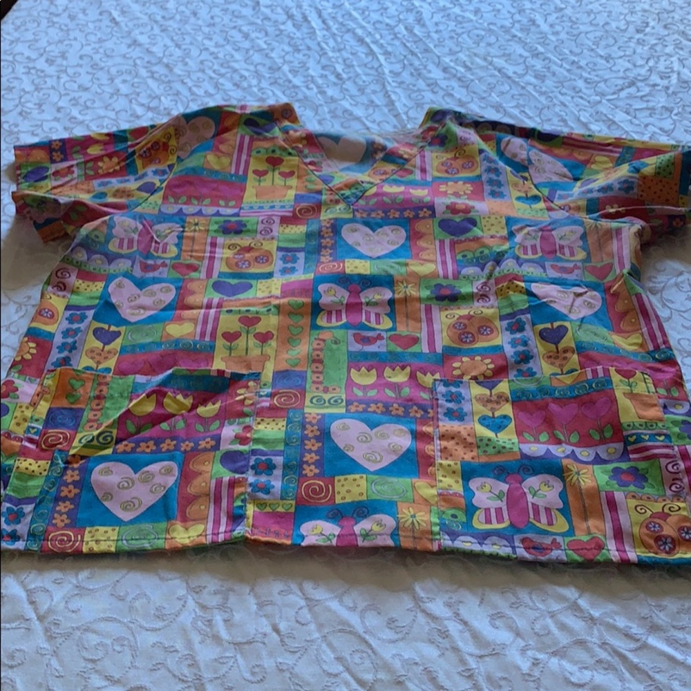 GUC scrub top